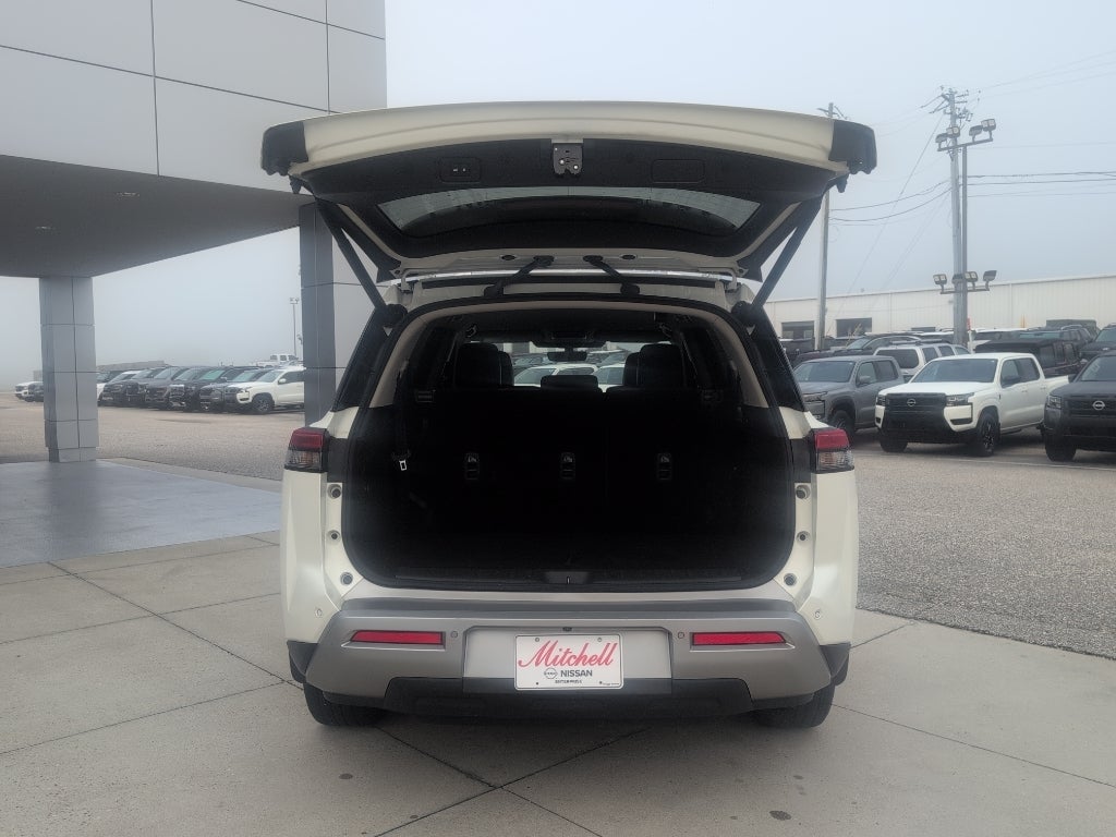 2024 Nissan Pathfinder SL