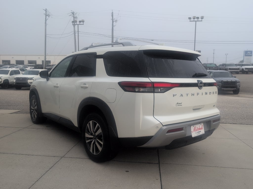 2024 Nissan Pathfinder SL