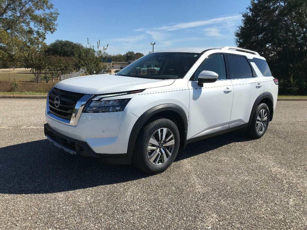 2025 Nissan Pathfinder SL