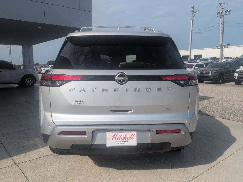 2025 Nissan Pathfinder SL