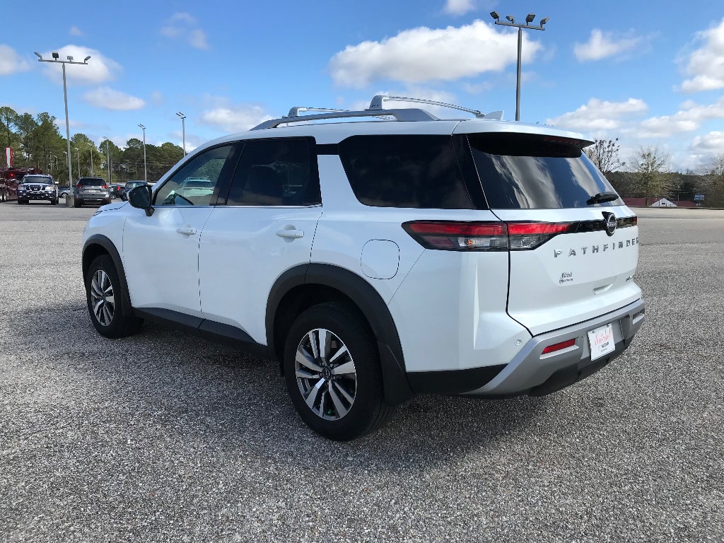 2025 Nissan Pathfinder SL
