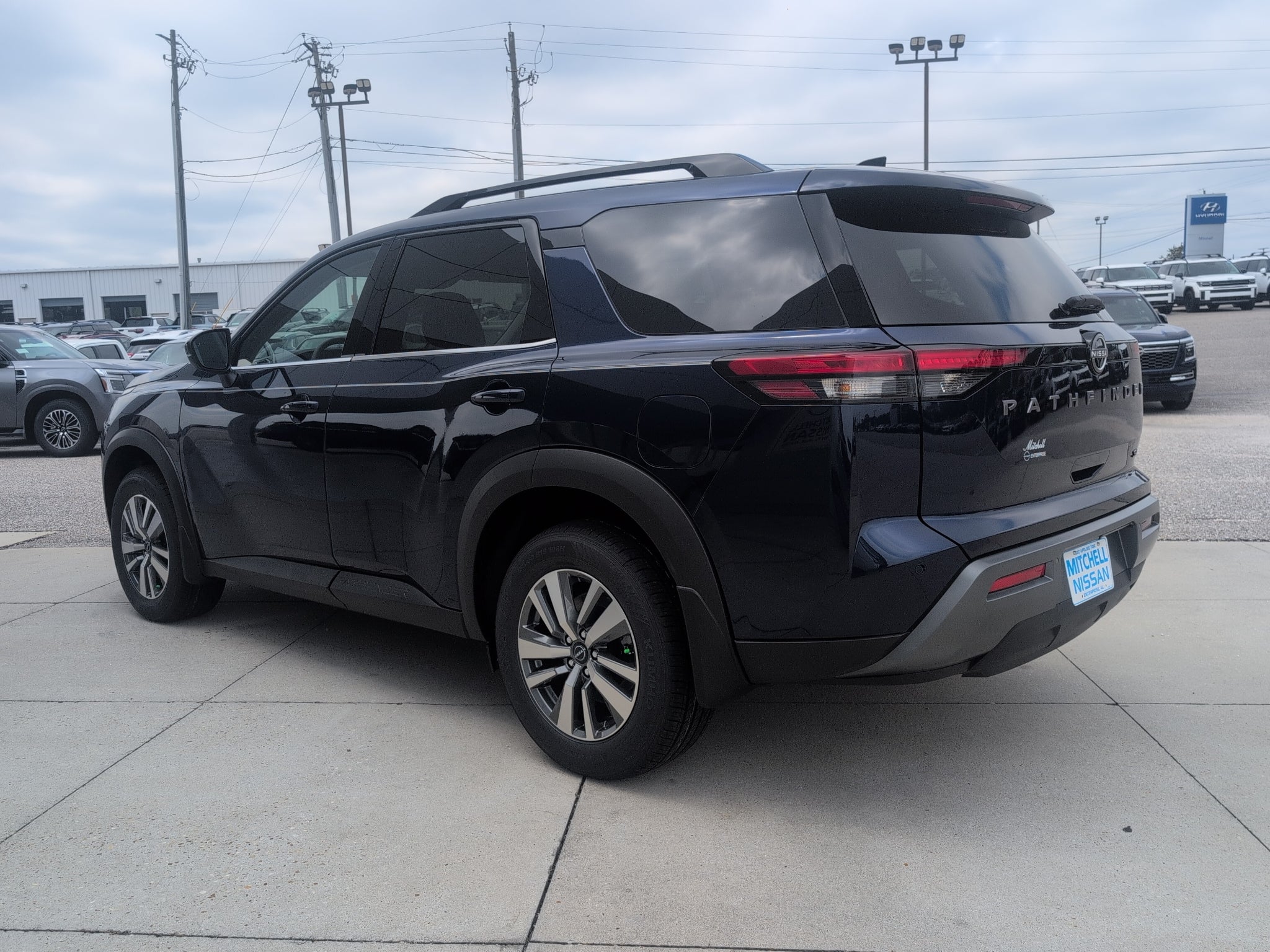 2026 Nissan Pathfinder SL