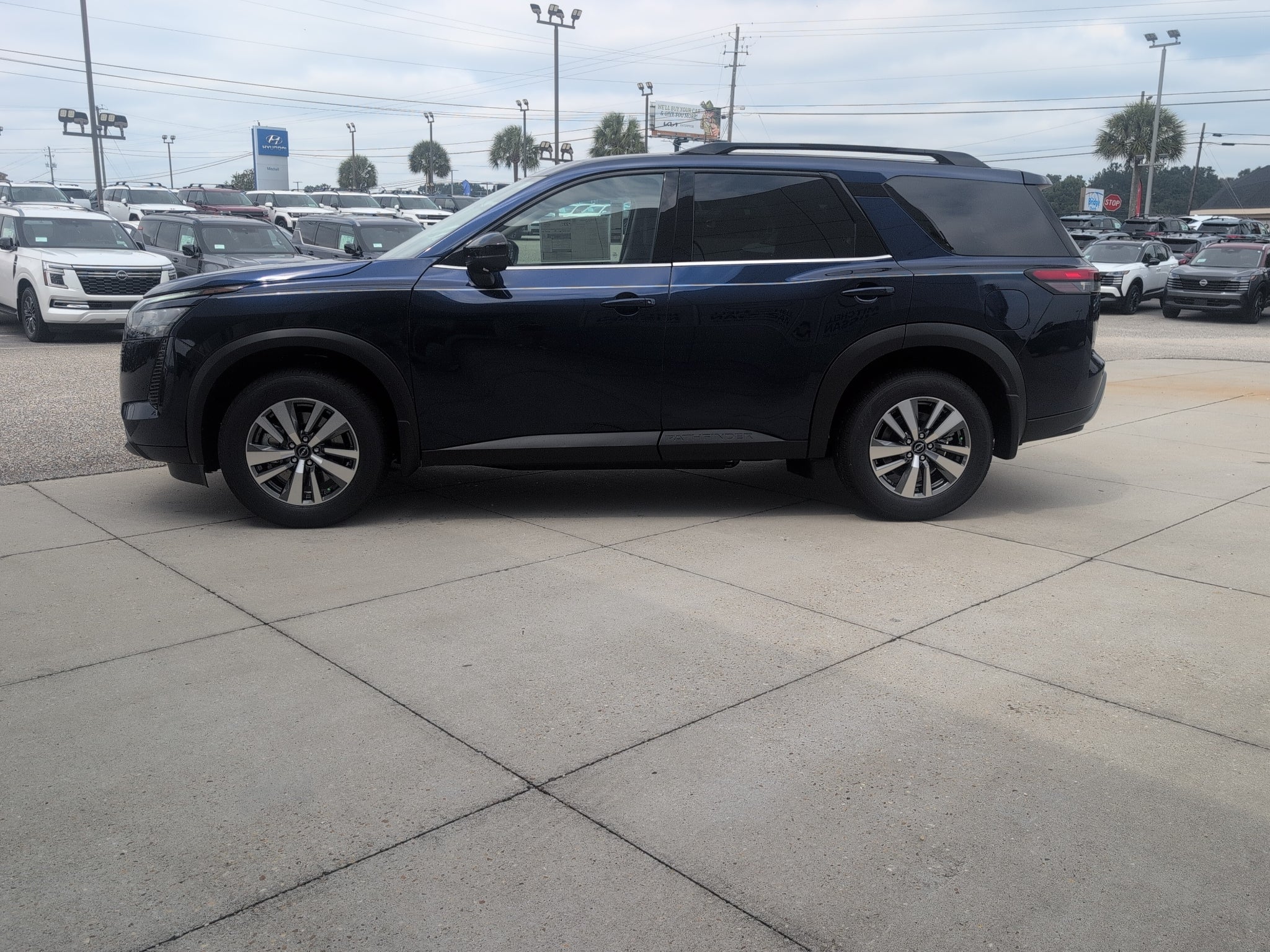 2026 Nissan Pathfinder SL