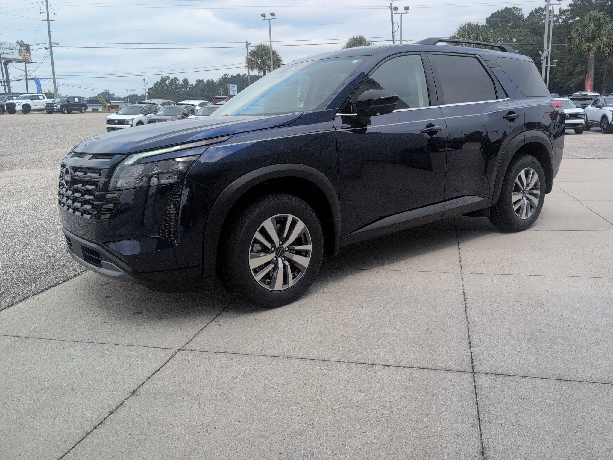 2026 Nissan Pathfinder SL