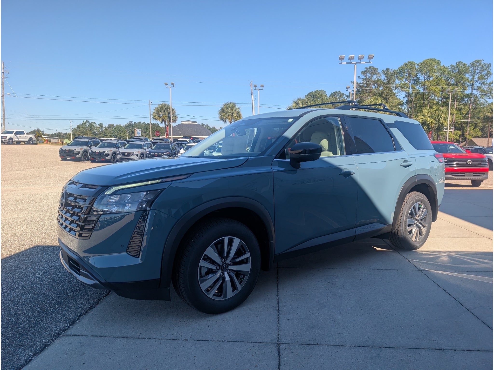 2026 Nissan Pathfinder SL