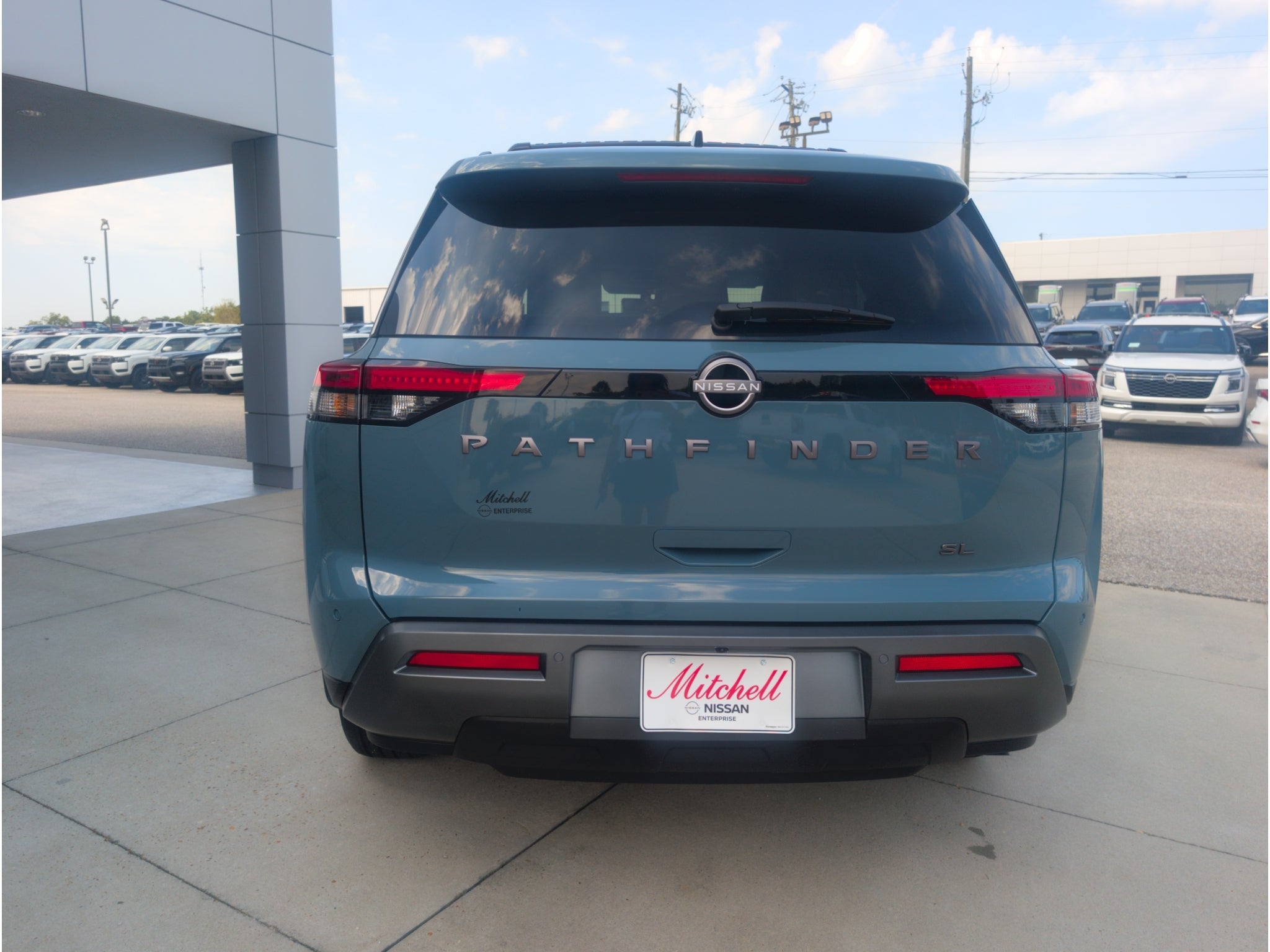 2026 Nissan Pathfinder SL