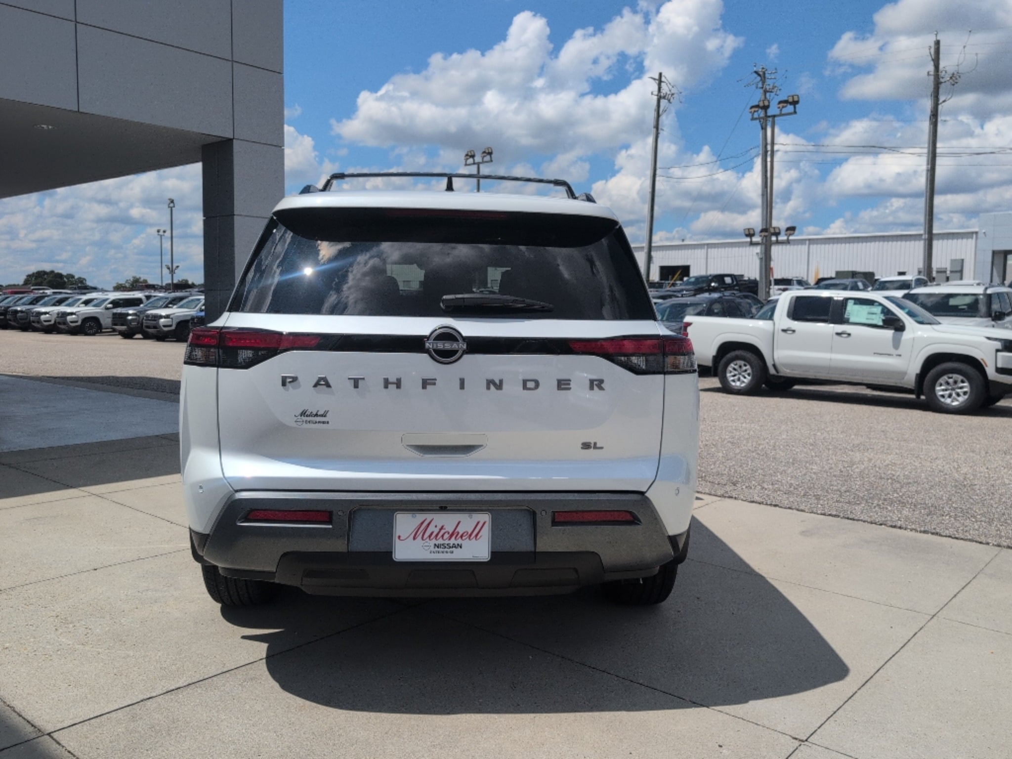 2026 Nissan Pathfinder SL