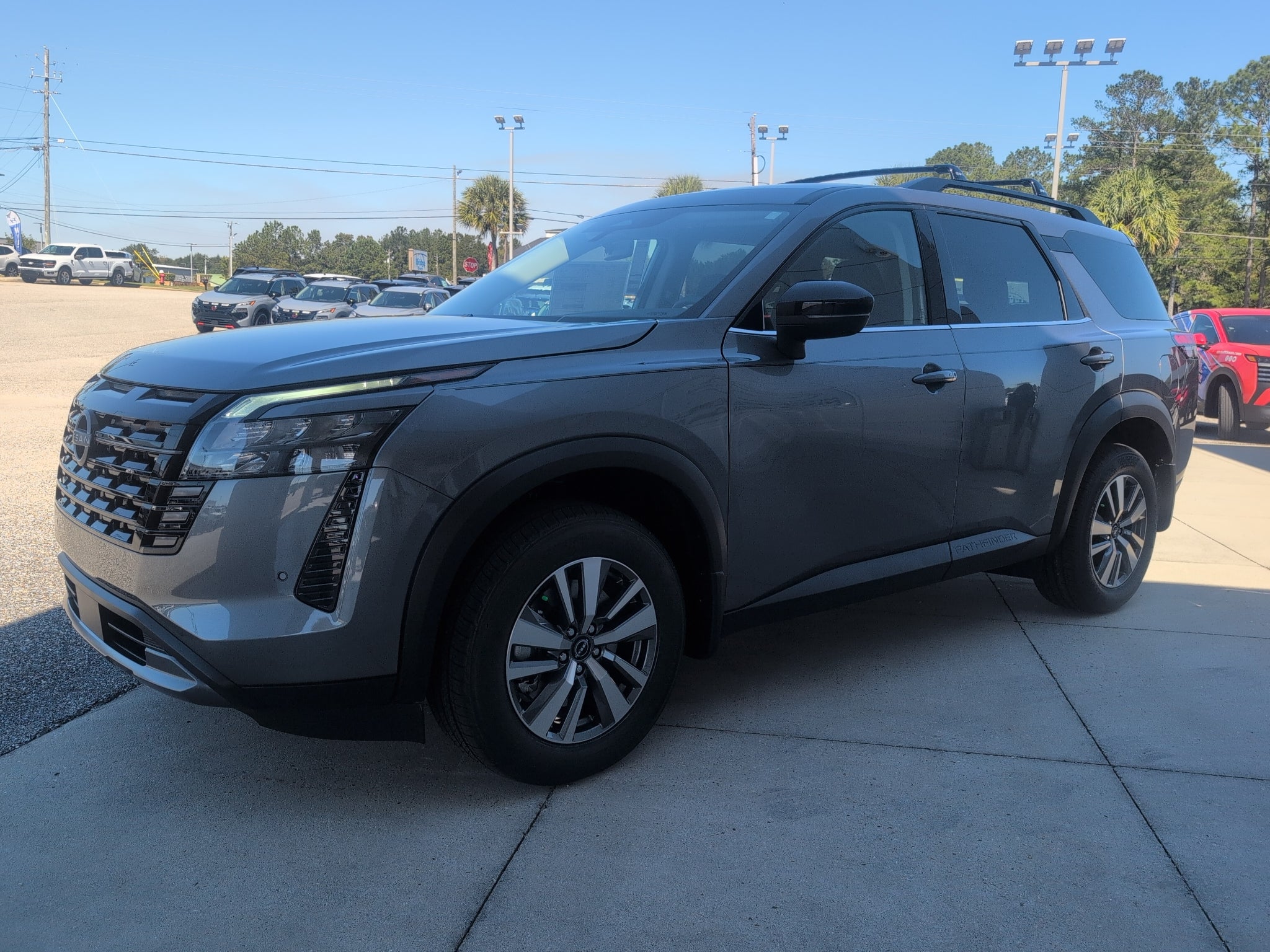 2026 Nissan Pathfinder SL
