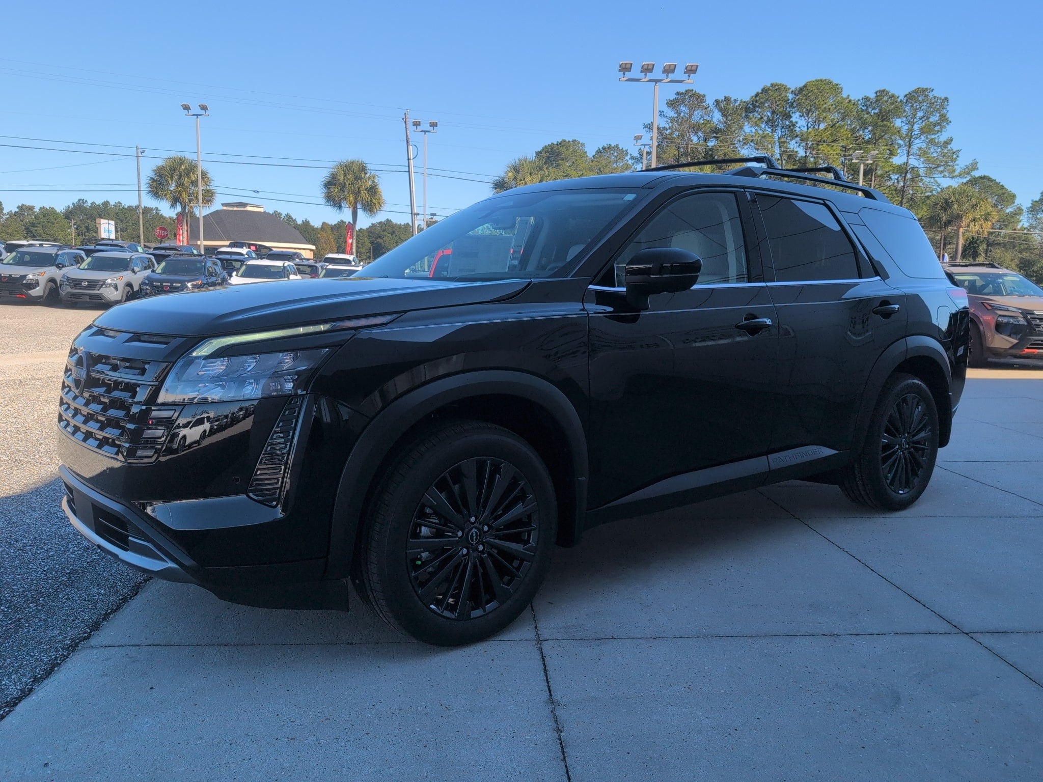 2026 Nissan Pathfinder SL