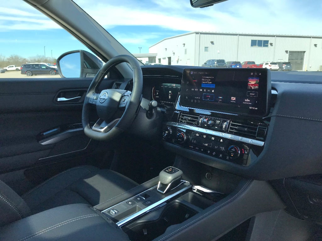 2026 Nissan Pathfinder SL