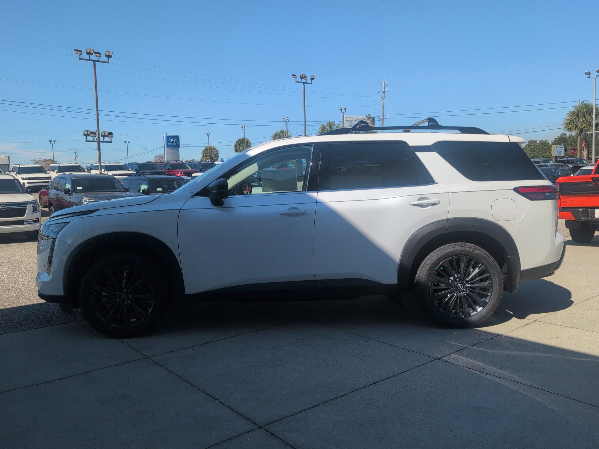 2026 Nissan Pathfinder SL