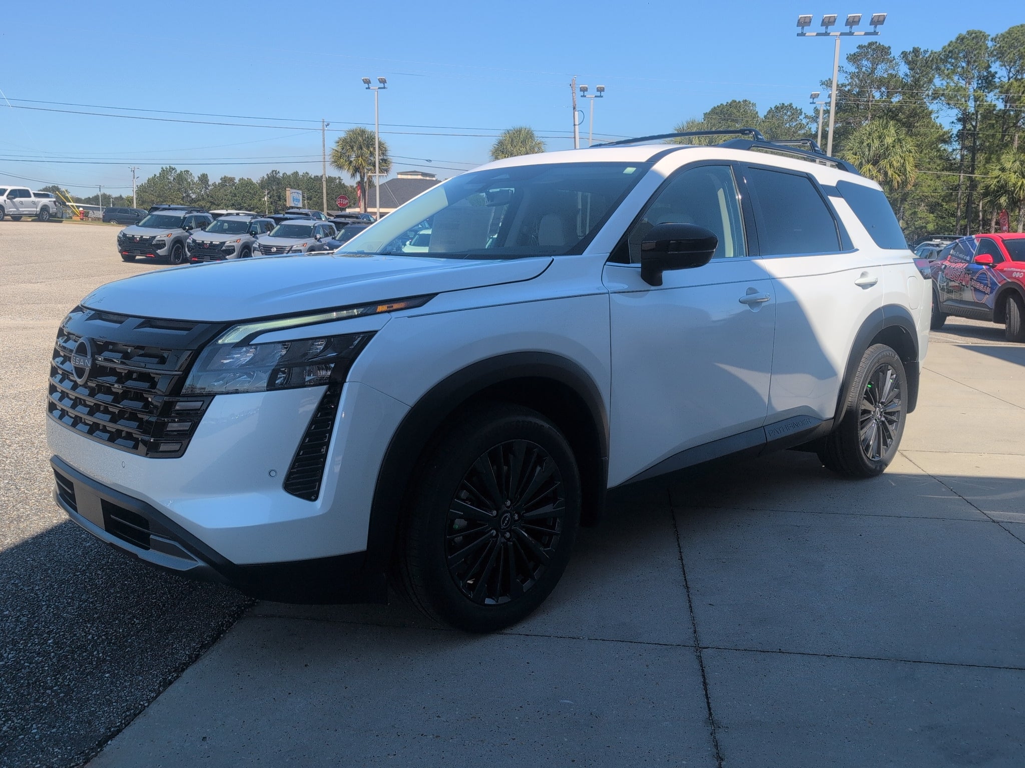2026 Nissan Pathfinder SL