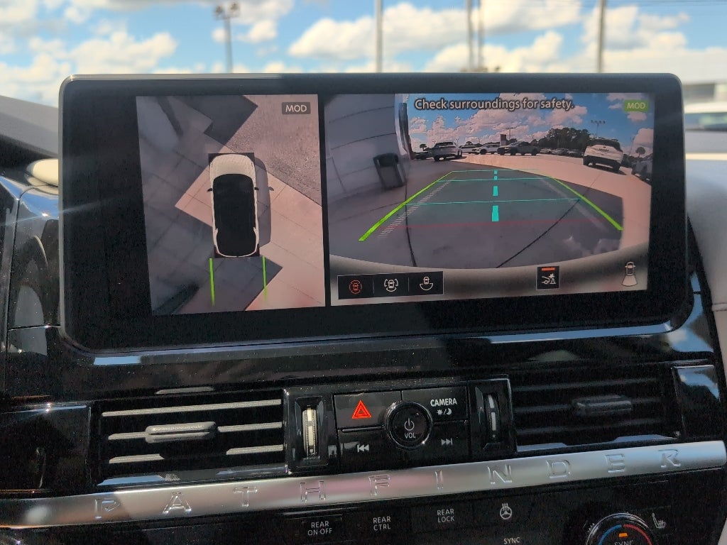 2026 Nissan Pathfinder SL