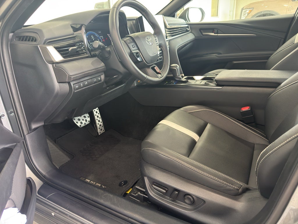 2025 Toyota Camry Hybrid SE
