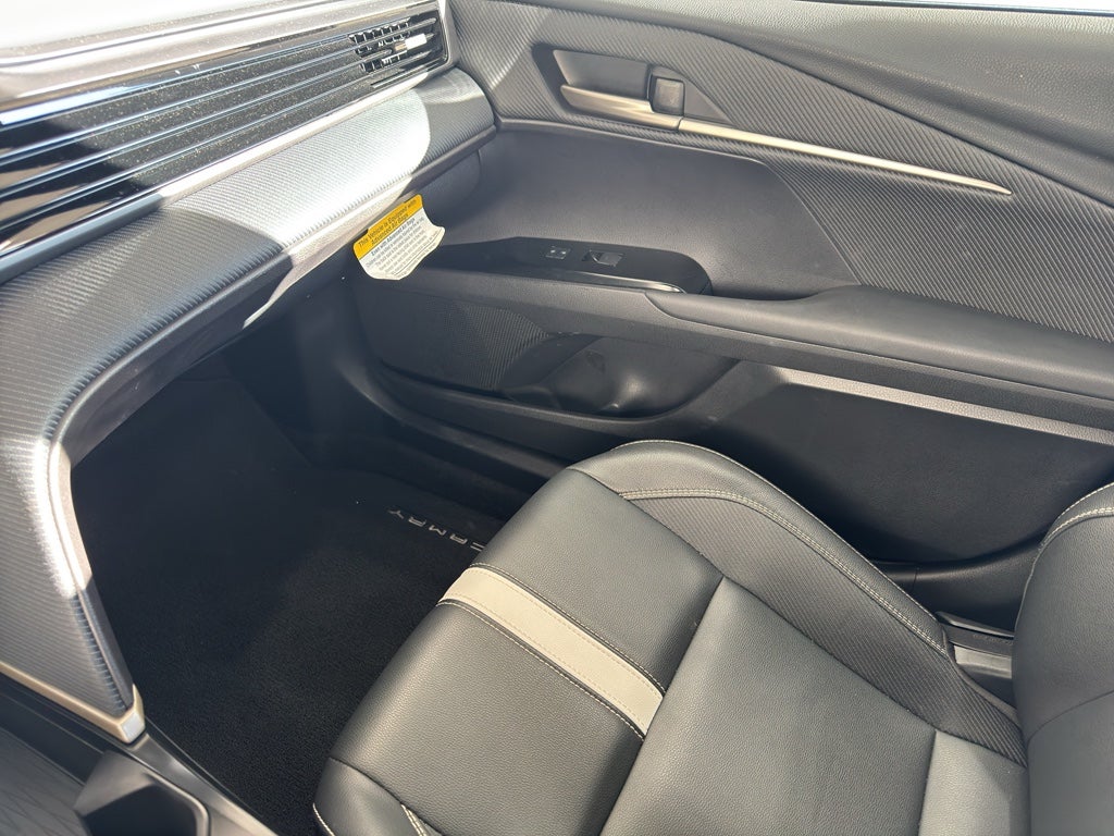 2025 Toyota Camry Hybrid SE
