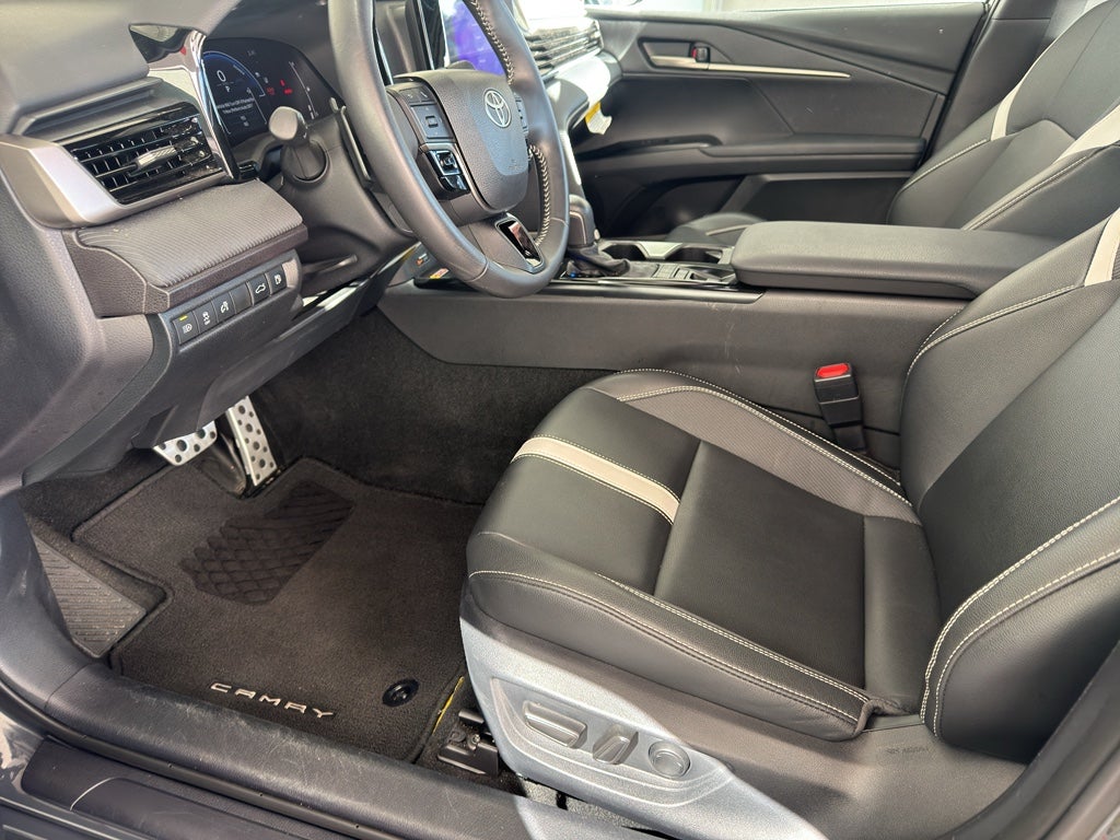 2025 Toyota Camry Hybrid SE