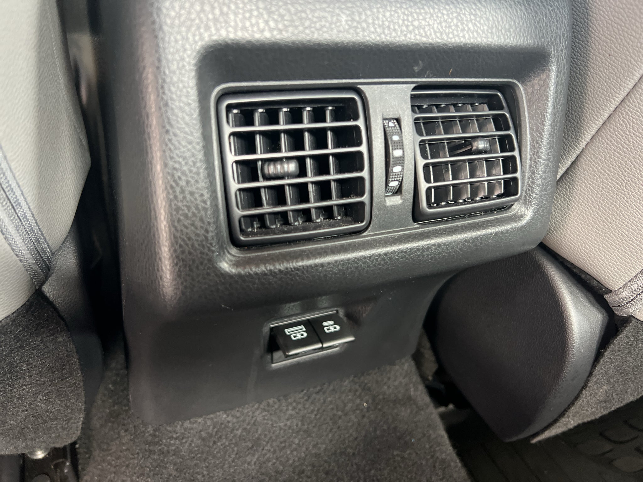 2025 Toyota Camry Hybrid SE
