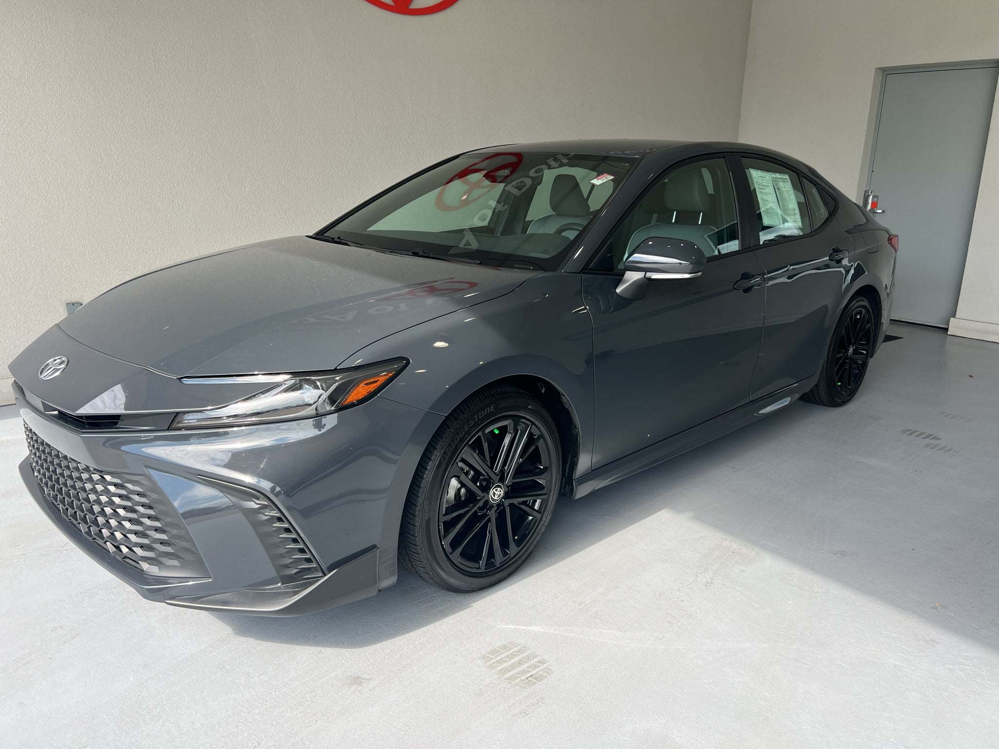 2025 Toyota Camry Hybrid SE