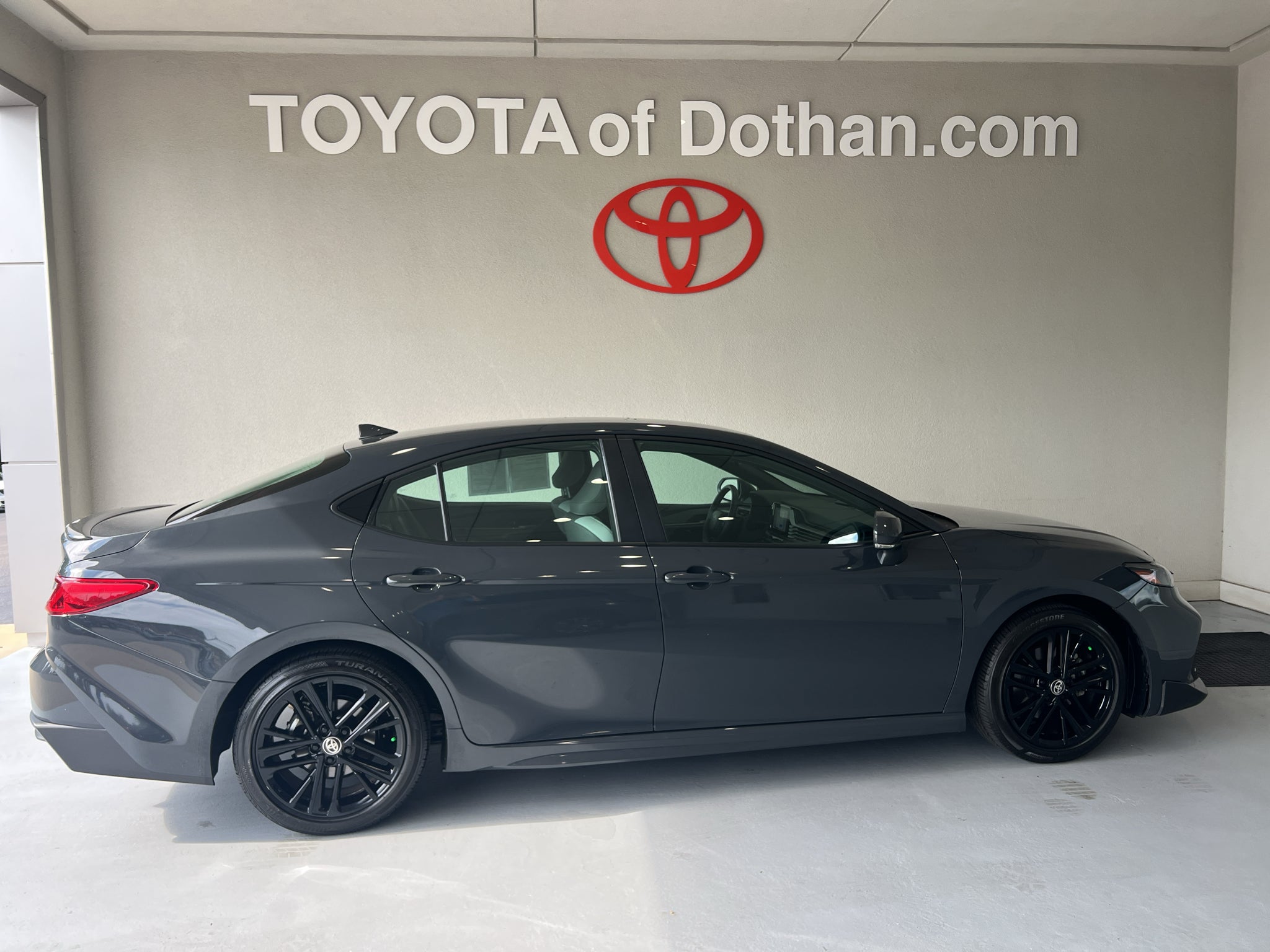 2025 Toyota Camry Hybrid SE