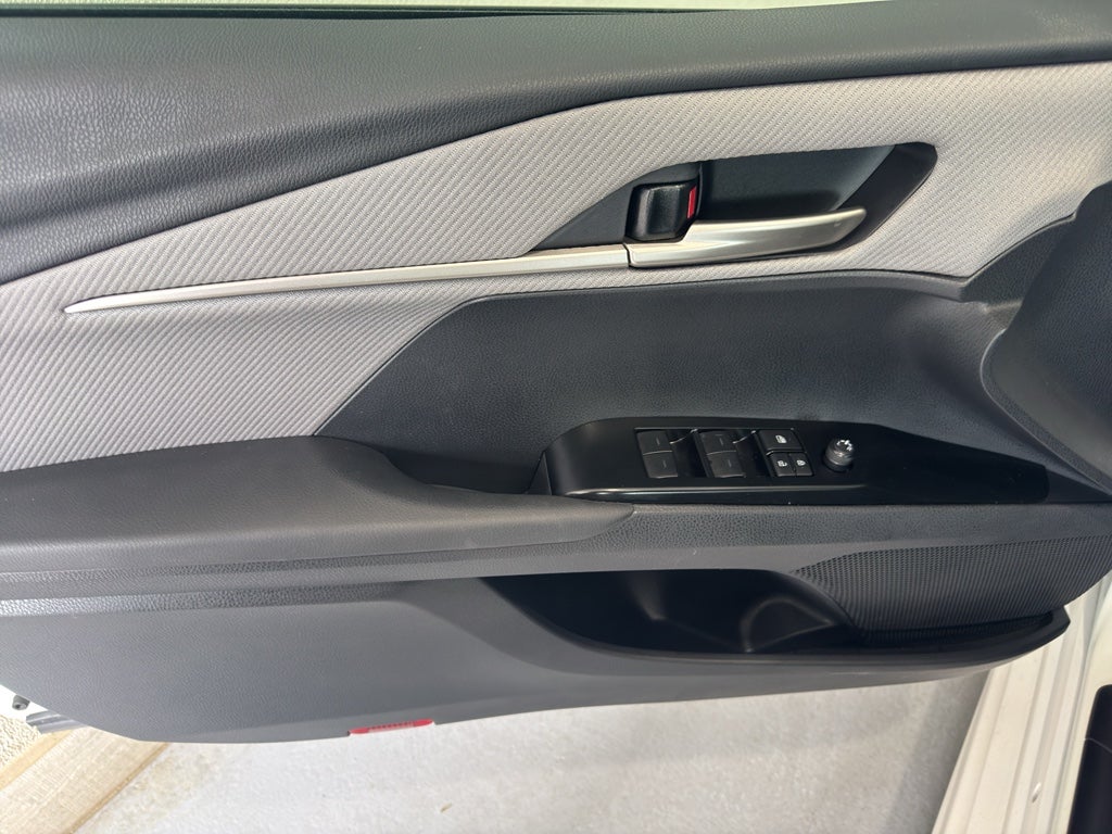 2025 Toyota Camry Hybrid SE