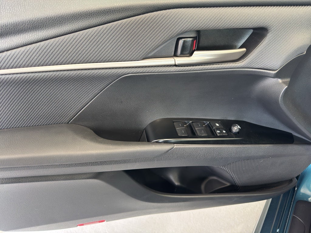 2025 Toyota Camry Hybrid SE