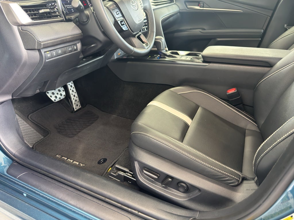 2025 Toyota Camry Hybrid SE