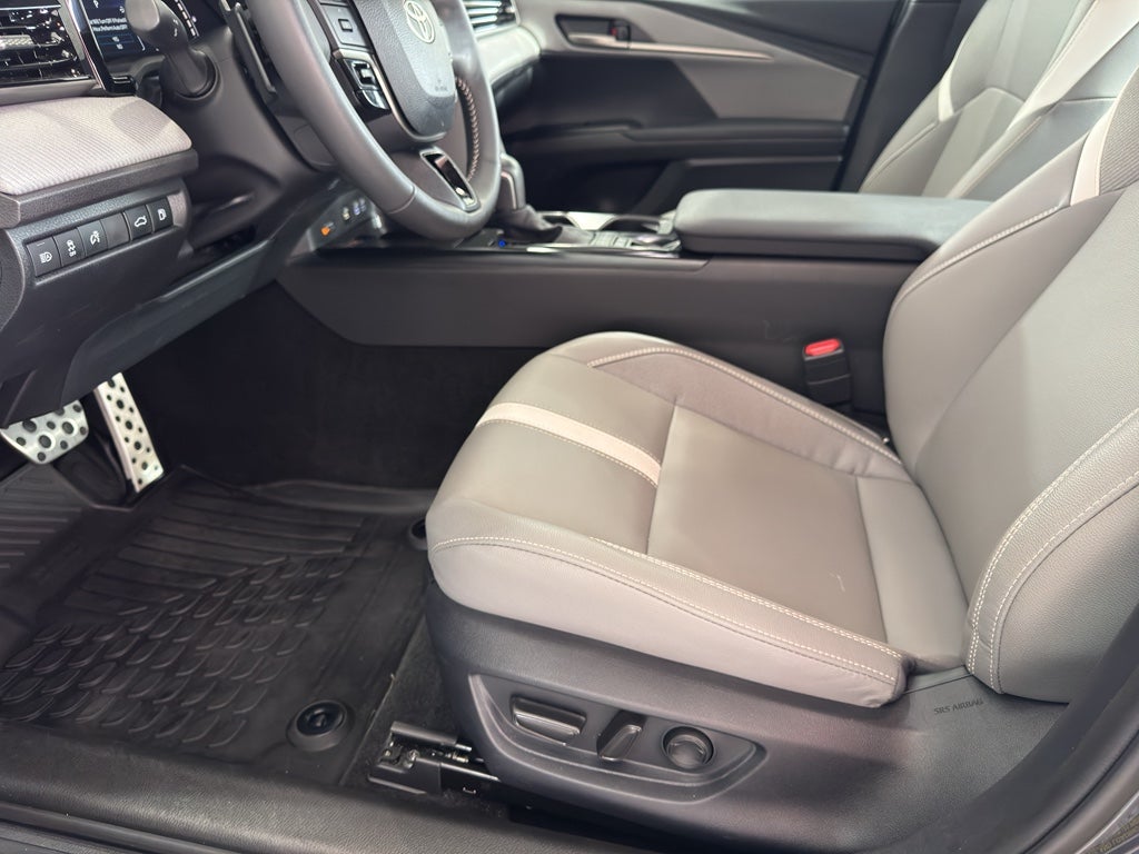 2026 Toyota Camry Hybrid SE