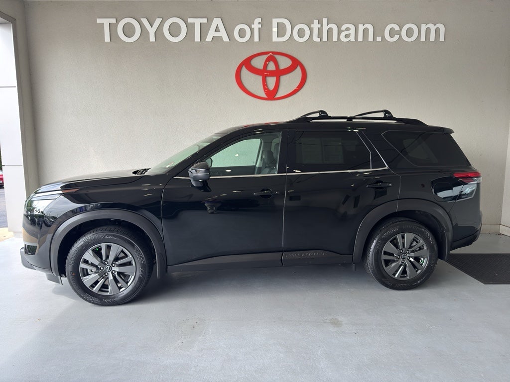 2024 Nissan Pathfinder SV