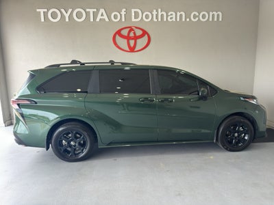 2025 Toyota Sienna Woodland