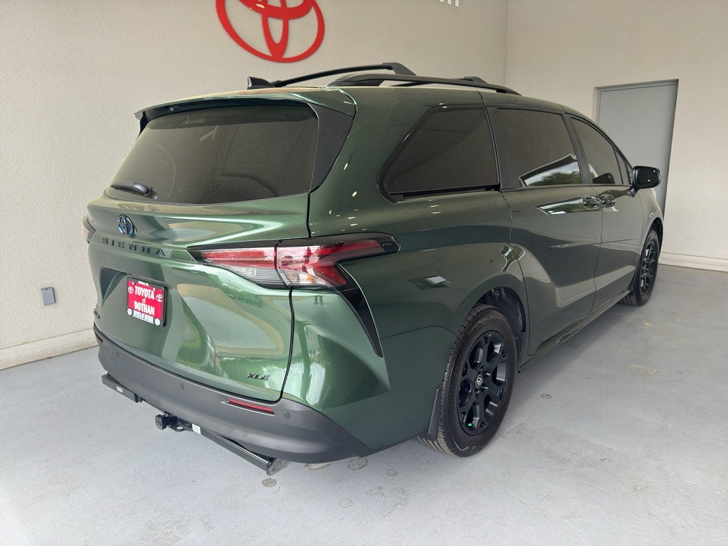 2025 Toyota Sienna Woodland