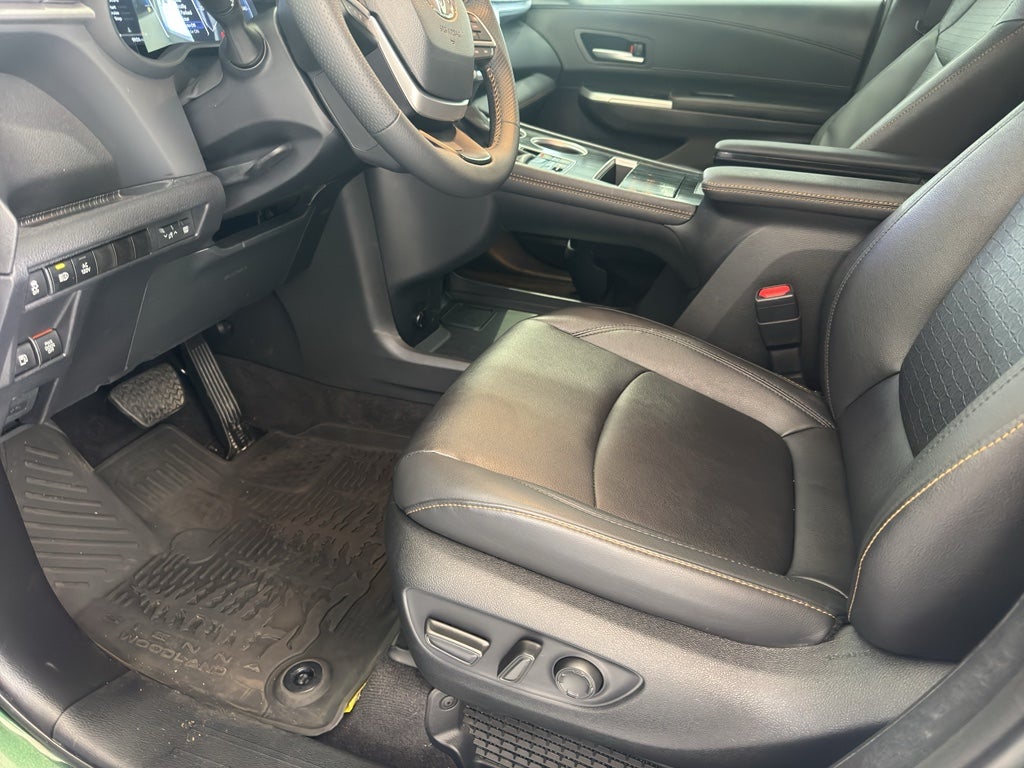 2025 Toyota Sienna Woodland