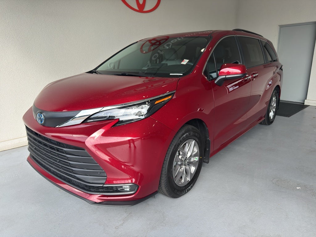 2025 Toyota Sienna XLE