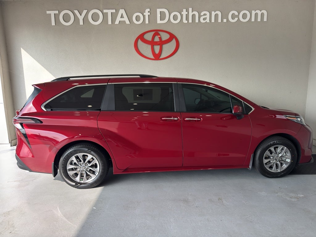 2025 Toyota Sienna XLE