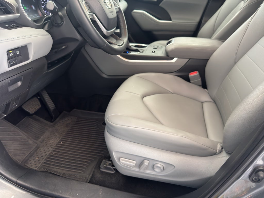 2025 Toyota Highlander XLE
