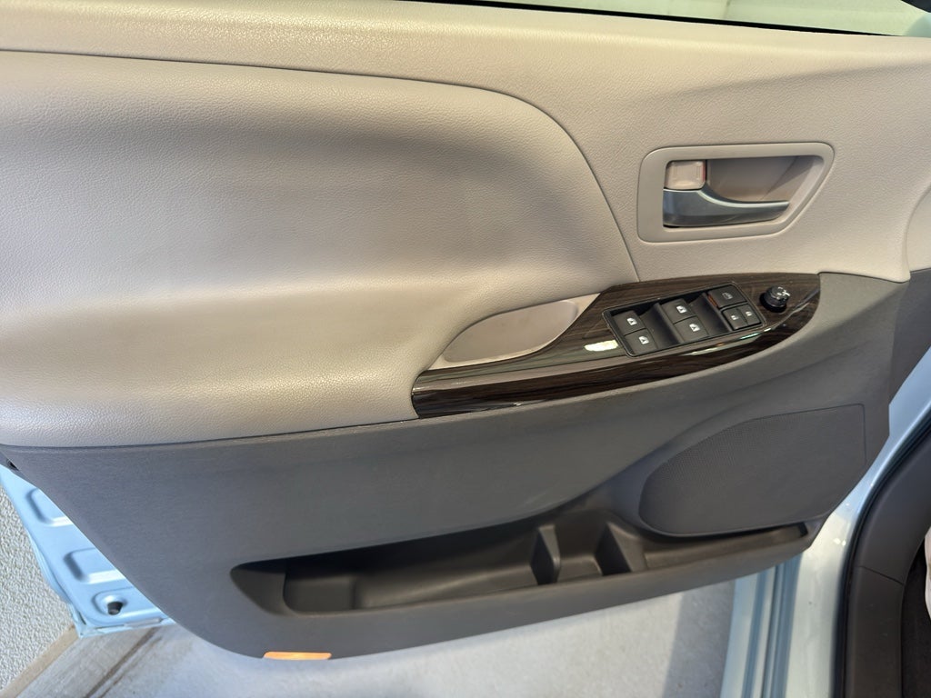 2015 Toyota Sienna XLE