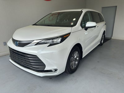 2024 Toyota Sienna XLE