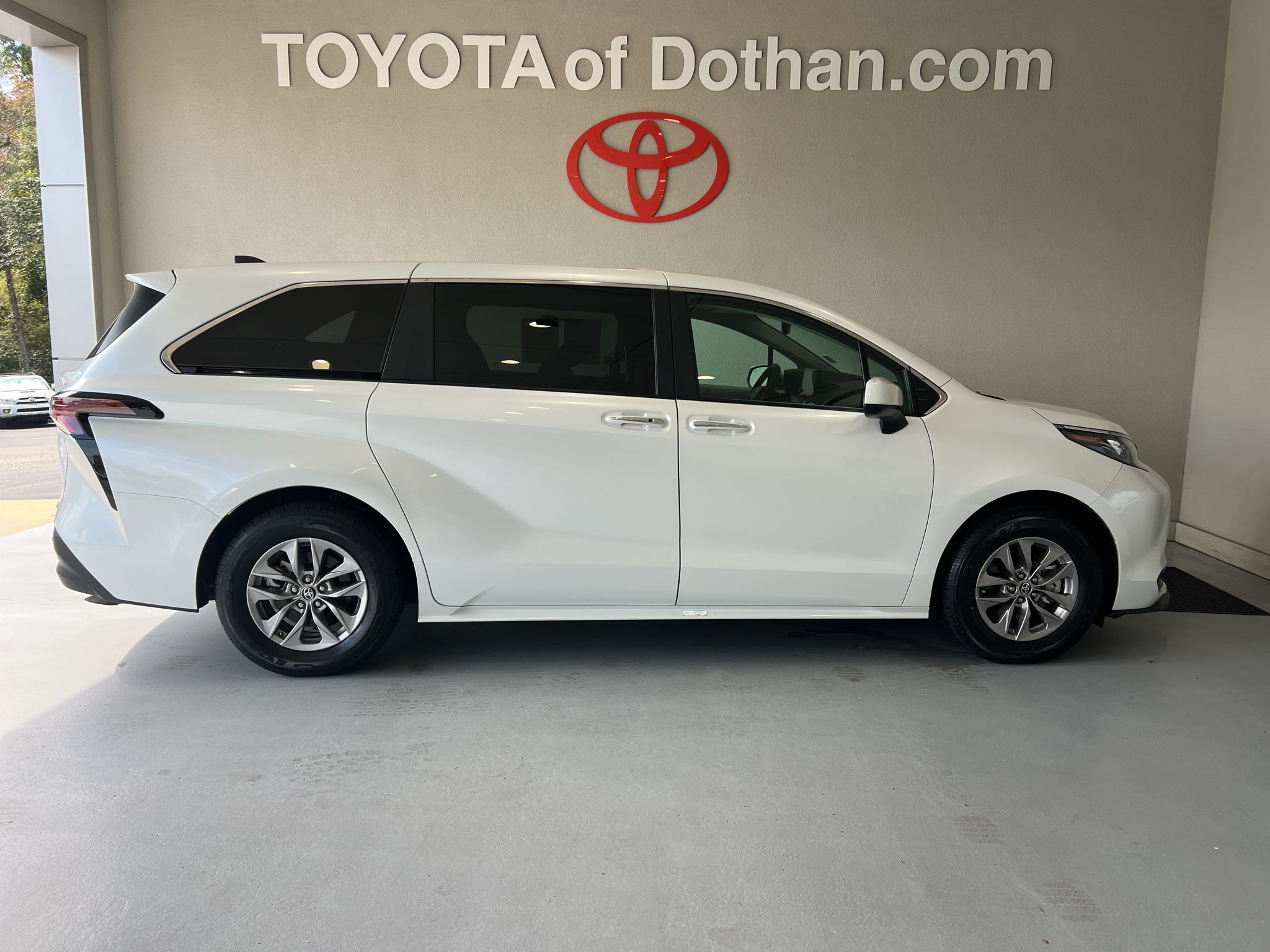 2025 Toyota Sienna XLE