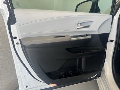 2025 Toyota Sienna XLE