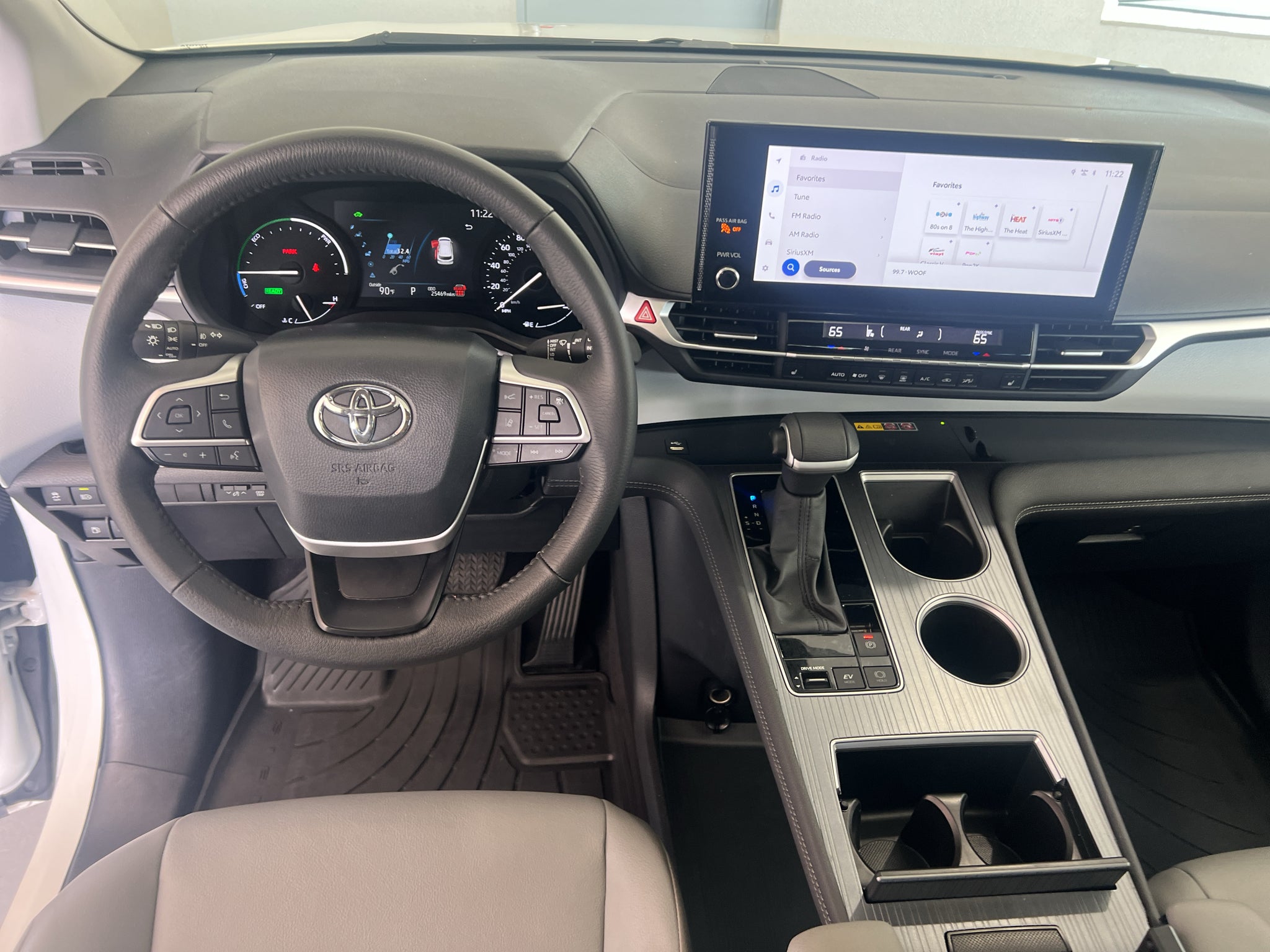 2025 Toyota Sienna XLE