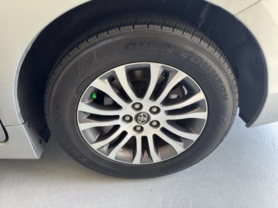 2019 Toyota Sienna XLE