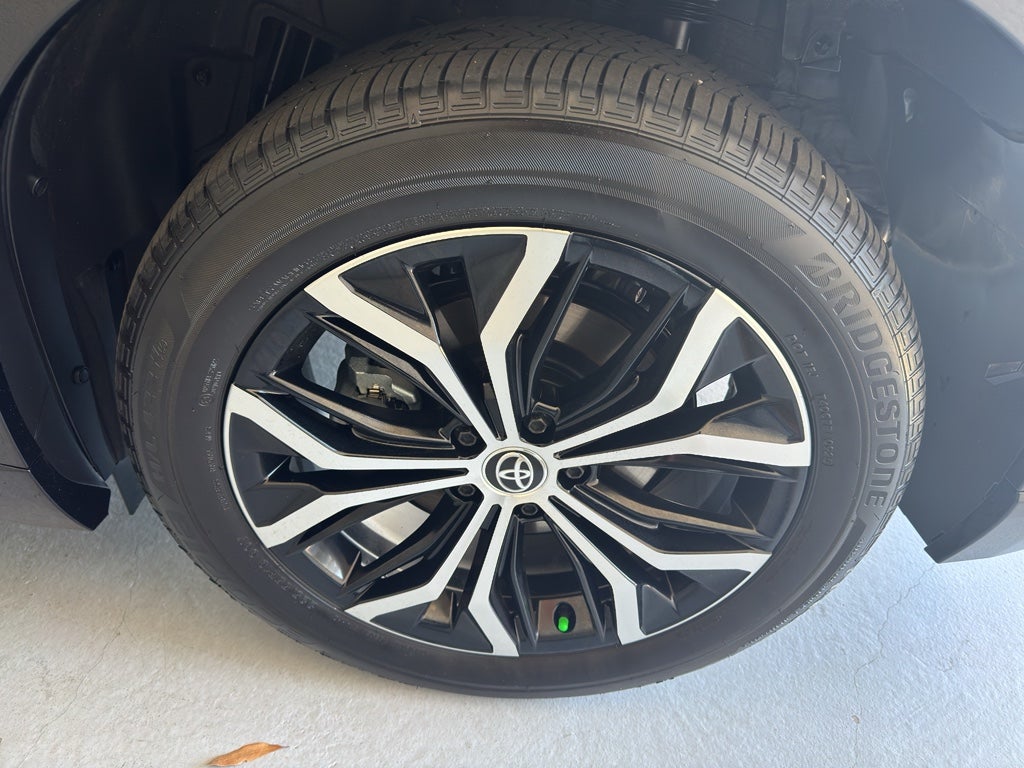 2025 Toyota Crown Signia XLE