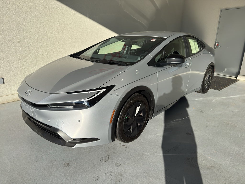 2025 Toyota Prius LE