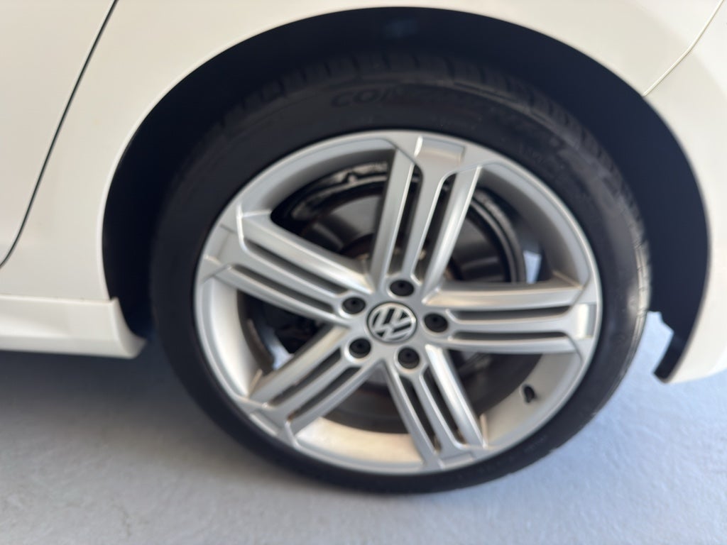 2013 Volkswagen Golf w/Sunroof & Navi