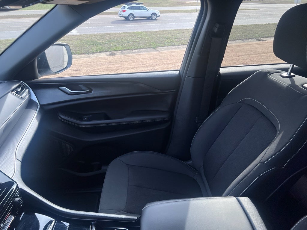 2024 Jeep Grand Cherokee Laredo 4x2