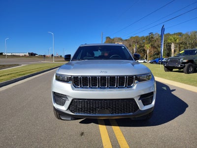 2025 Jeep Grand Cherokee GRAND CHEROKEE LAREDO X 4X2