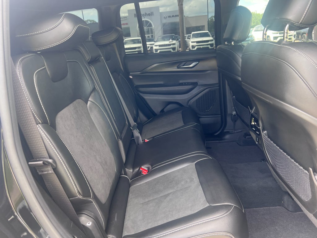 2025 Jeep Grand Cherokee Altitude X 4x2