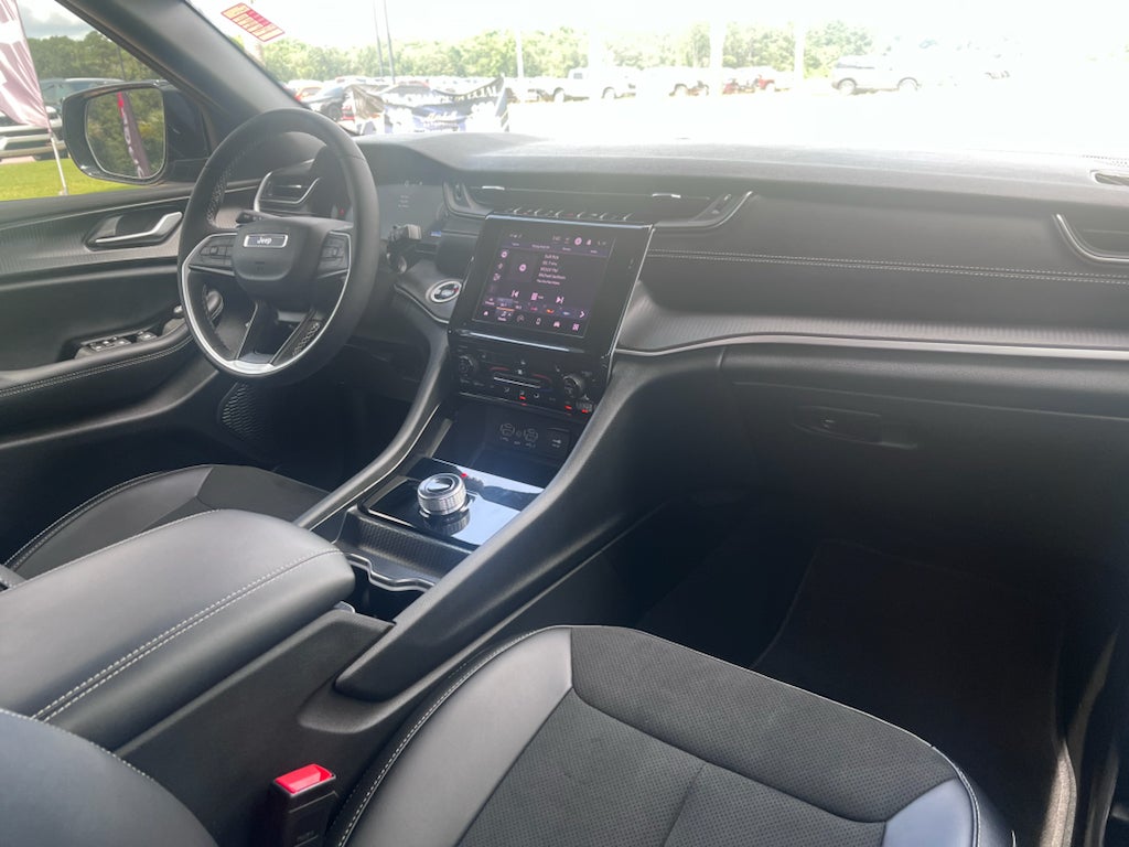 2025 Jeep Grand Cherokee Altitude X 4x2