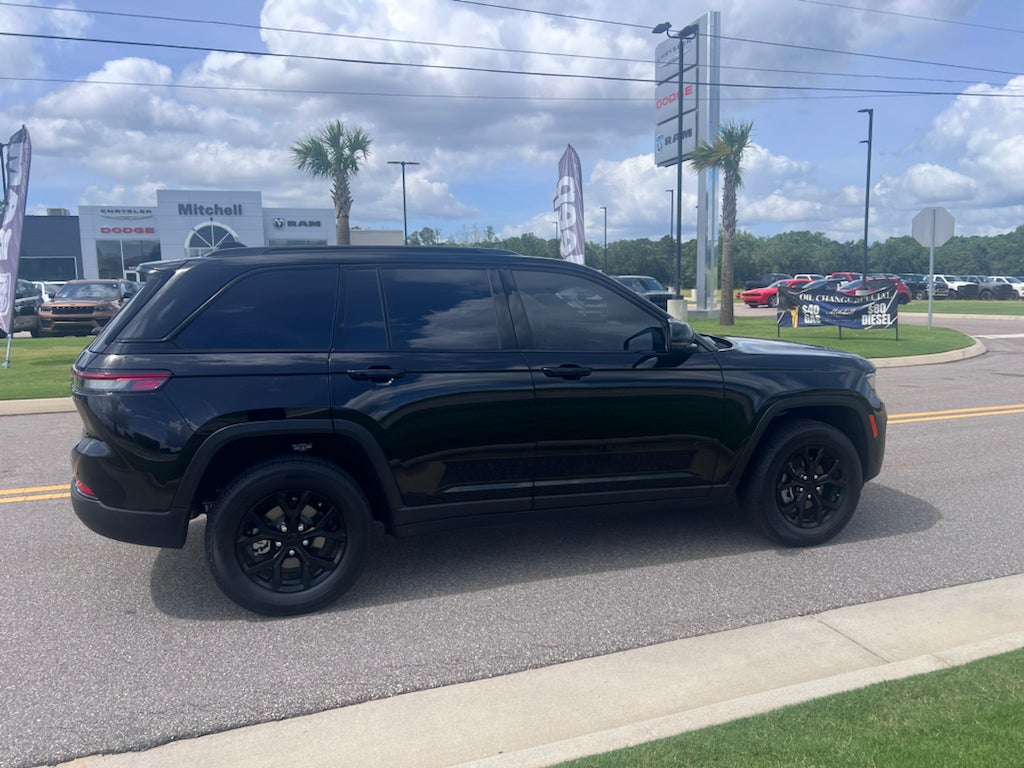2025 Jeep Grand Cherokee Altitude X 4x2