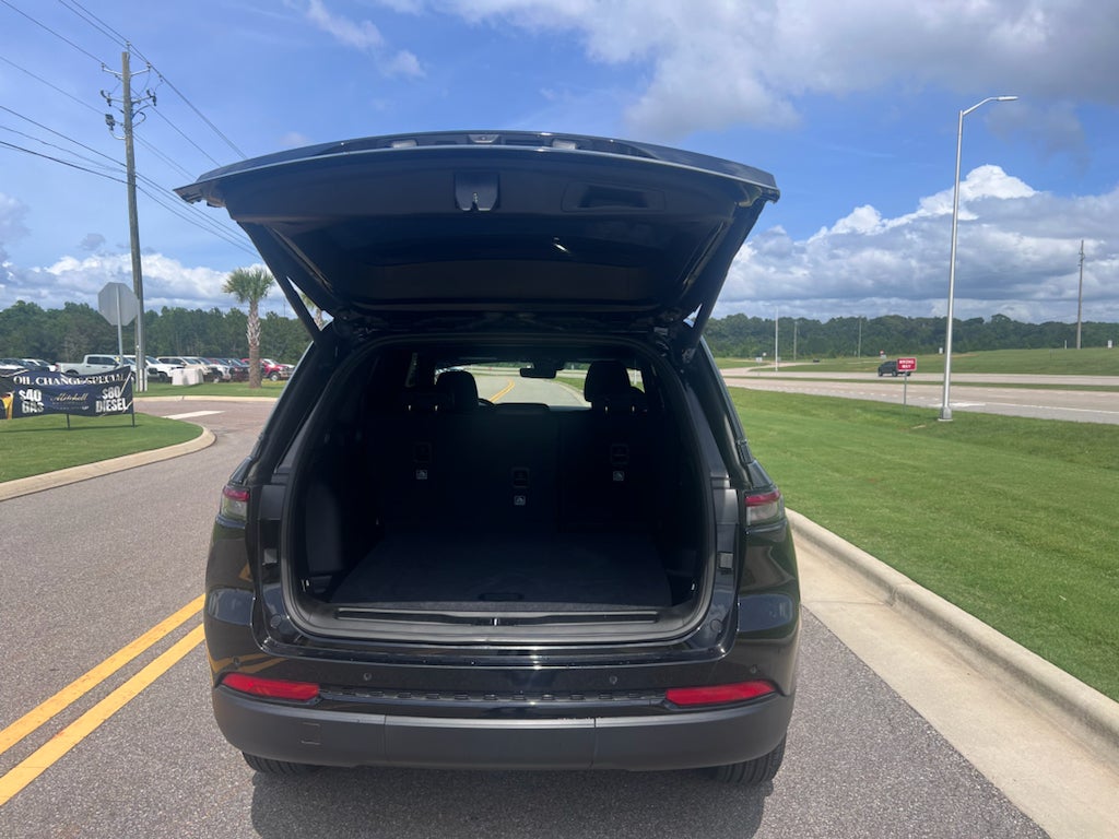 2025 Jeep Grand Cherokee Altitude X 4x2