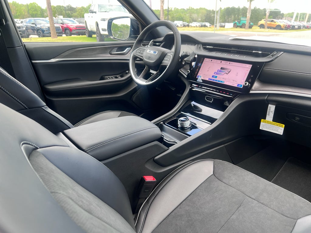 2026 Jeep Grand Cherokee GRAND CHEROKEE LAREDO ALTITUDE 4X2